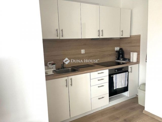 Eladó téglalakás, Pécsett 49.999 M Ft, 2 szobás