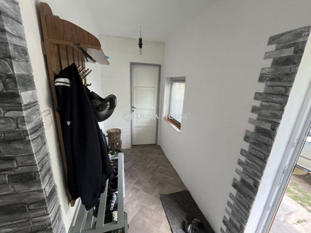 Eladó családi ház, Cecén 23.5 M Ft, 3 szobás