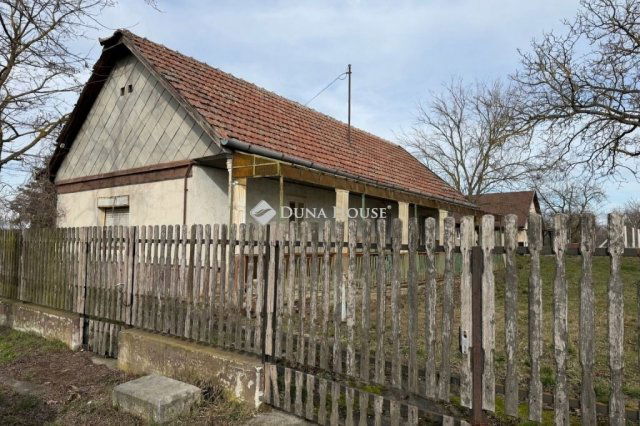 Eladó családi ház, Kókán 21.9 M Ft, 2 szobás