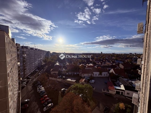 Eladó panellakás, Debrecenben 64.9 M Ft, 4 szobás