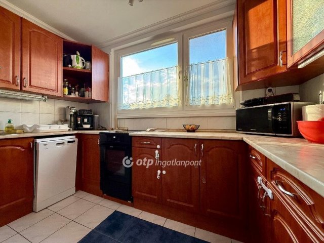 Eladó panellakás, Miskolcon 32.99 M Ft, 3 szobás