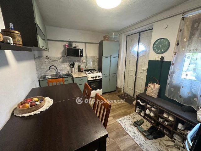 Eladó családi ház, Pusztaszabolcson 31.99 M Ft, 1+2 szobás