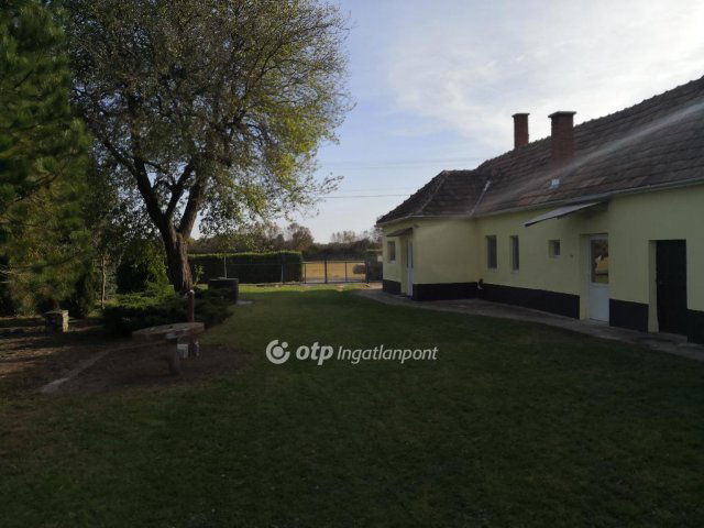 Eladó családi ház, Kisberzsenyen 19.5 M Ft, 2 szobás