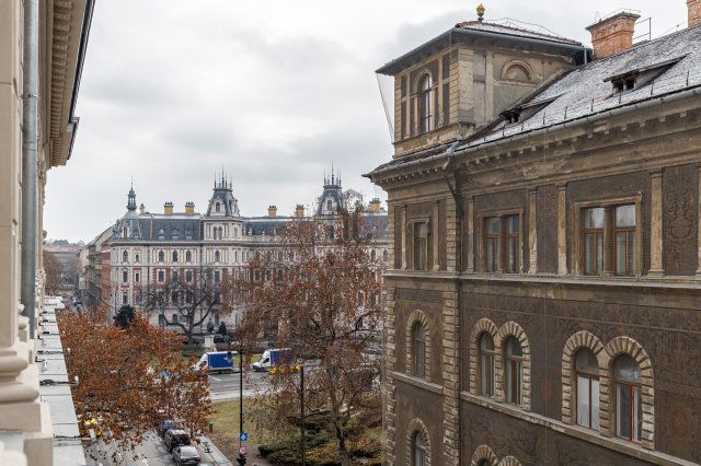 Eladó téglalakás, Budapesten, VI. kerületben, Andrássy úton