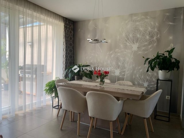 Eladó családi ház, Nyíregyházán 199.9 M Ft, 6 szobás