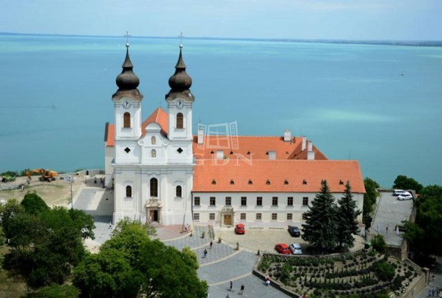 Eladó téglalakás, Tihanyban 119 M Ft, 1+2 szobás