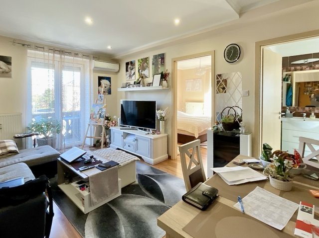 Eladó téglalakás, Dunaújvárosban 10.8 M Ft, 2+1 szobás