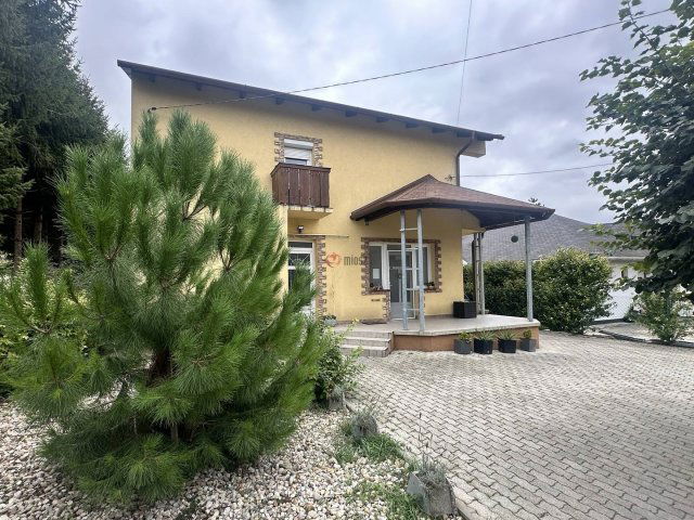 Eladó családi ház, Székesfehérvárott, Surányi utcában