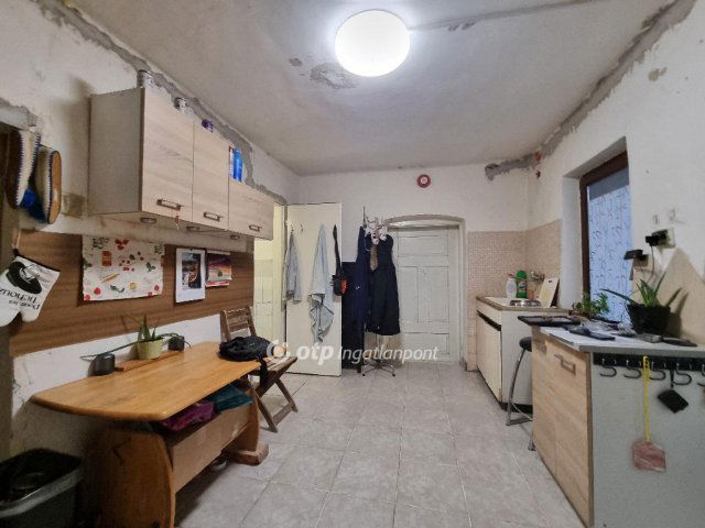 Eladó családi ház, Vámoscsaládon 17 M Ft, 1+2 szobás