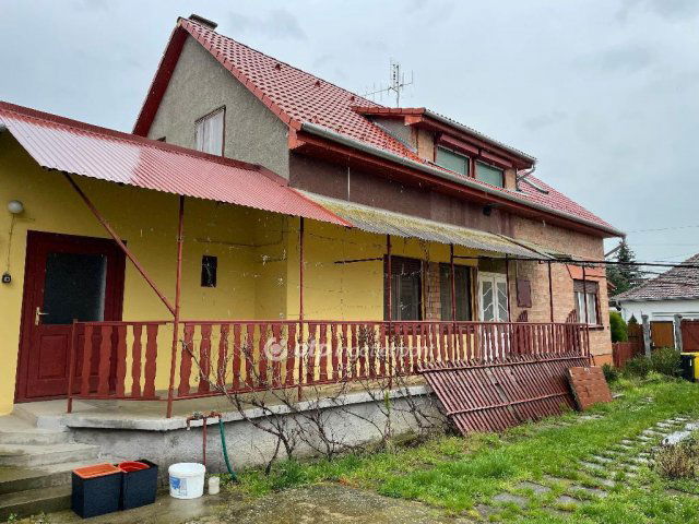 Eladó családi ház, Gyulán 82 M Ft, 5+2 szobás