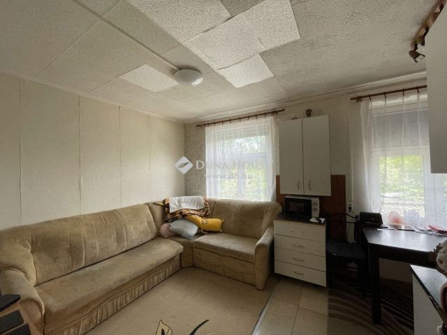 Eladó téglalakás, Nyergesújfaluban 23.9 M Ft, 2 szobás