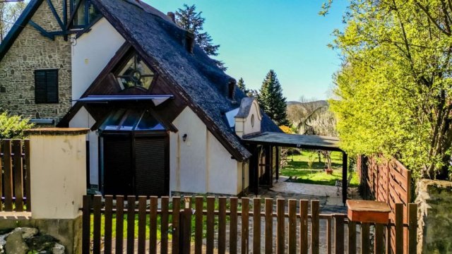 Eladó családi ház, Tihanyban 139 M Ft, 6 szobás