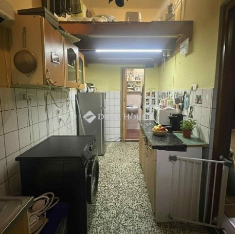 Eladó téglalakás, Budapesten, VIII. kerületben 30 M Ft, 1 szobás