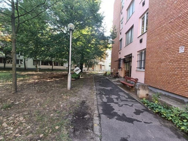 Eladó téglalakás, Nagykőrösön 40 M Ft, 2 szobás