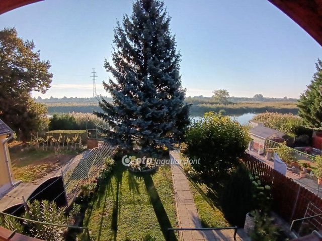 Eladó családi ház, Szigetcsépen 109.9 M Ft, 3 szobás