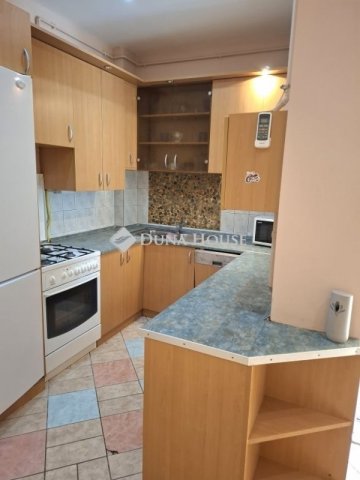 Eladó téglalakás, Szegeden 99 M Ft, 4 szobás