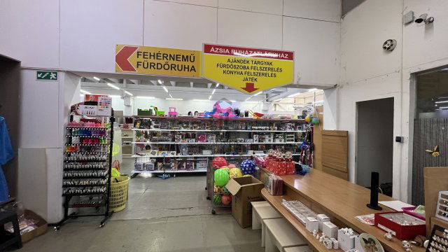 Eladó üzlethelyiség, Szekszárdon 533.4 M Ft