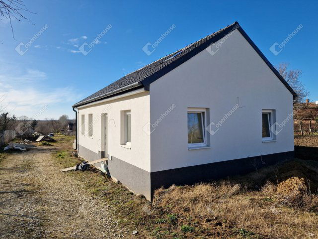 Eladó családi ház, Balatonszemesen 69.9 M Ft, 4 szobás