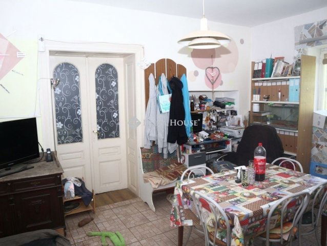 Eladó családi ház, Pécsett 50 M Ft, 5 szobás