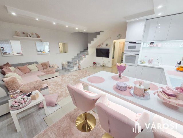 Eladó ikerház, Szigetszentmiklóson 169.9 M Ft, 7 szobás