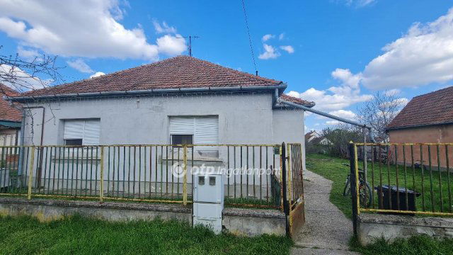 Eladó családi ház, Szabadszálláson 24.9 M Ft, 4 szobás