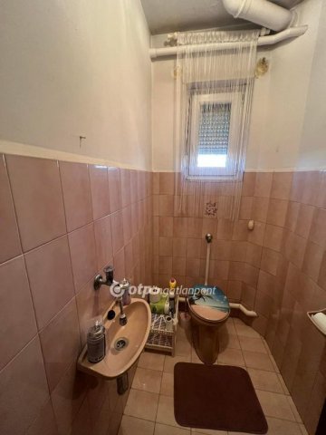 Eladó családi ház, Szentlőrinckátán 59.9 M Ft, 5+1 szobás