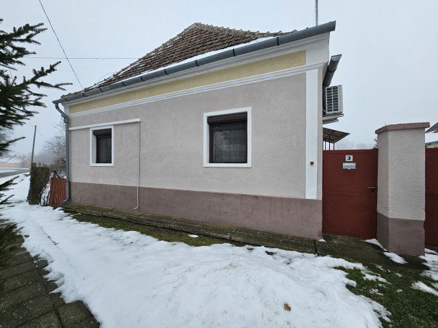 Eladó családi ház, Pápasalamonon 21 M Ft, 3 szobás