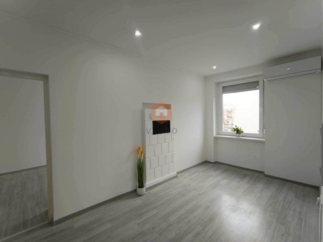 Eladó téglalakás, Komlón 28 M Ft, 2 szobás