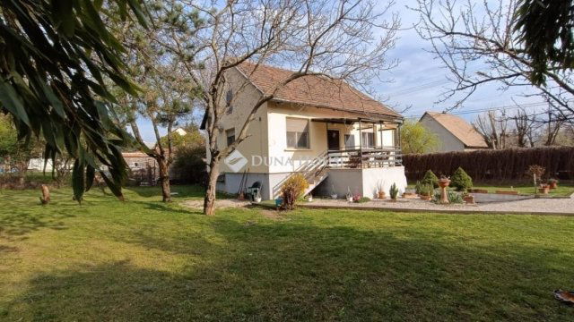 Eladó családi ház, Érden 90 M Ft, 3 szobás