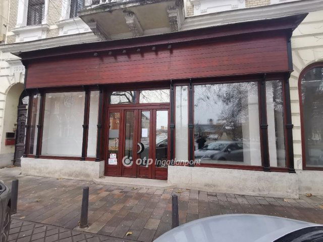 Kiadó üzlethelyiség, Békéscsabán 1000 E Ft / hó