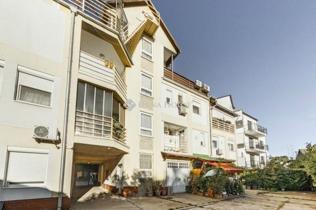 Eladó téglalakás, Kecskeméten 68.5 M Ft, 6 szobás