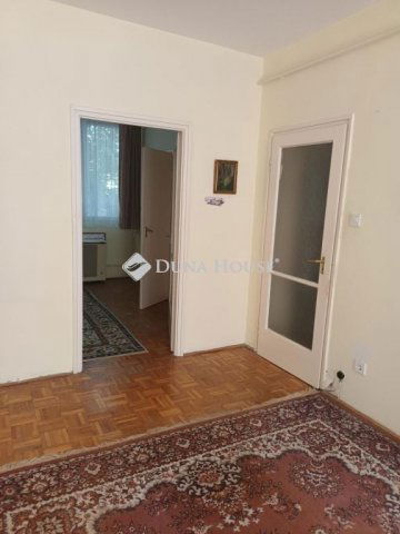 Eladó téglalakás, Szegeden, Közép fasoron 42.5 M Ft, 2 szobás
