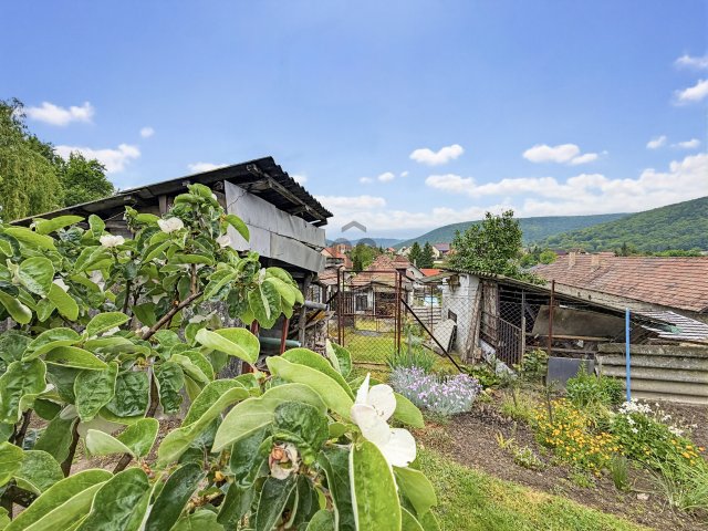 Eladó családi ház, Pilisszentlászlón 48 M Ft, 2 szobás