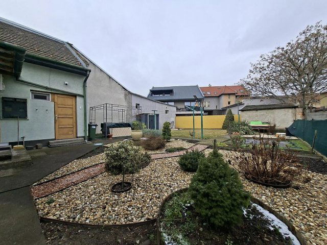 Eladó családi ház, Budapesten, X. kerületben 71.9 M Ft, 2 szobás