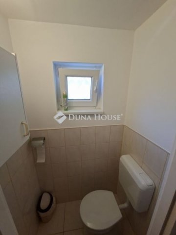 Eladó nyaraló, Siófokon 65 M Ft, 4 szobás / költözzbe.hu