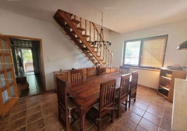 Eladó családi ház, Sződligeten 146.75 M Ft, 4 szobás