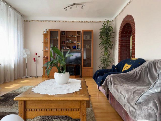 Eladó családi ház, Cegléden 75 M Ft, 4+1 szobás