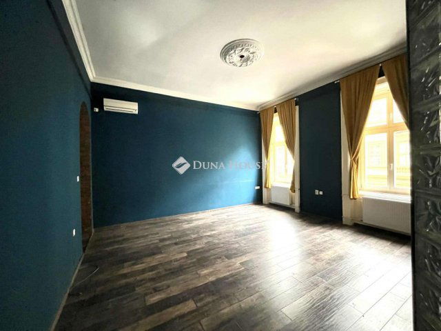 Eladó téglalakás, Budapesten, VI. kerületben, Eötvös utcában