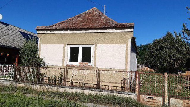Eladó családi ház, Gerdén 4.8 M Ft, 2 szobás