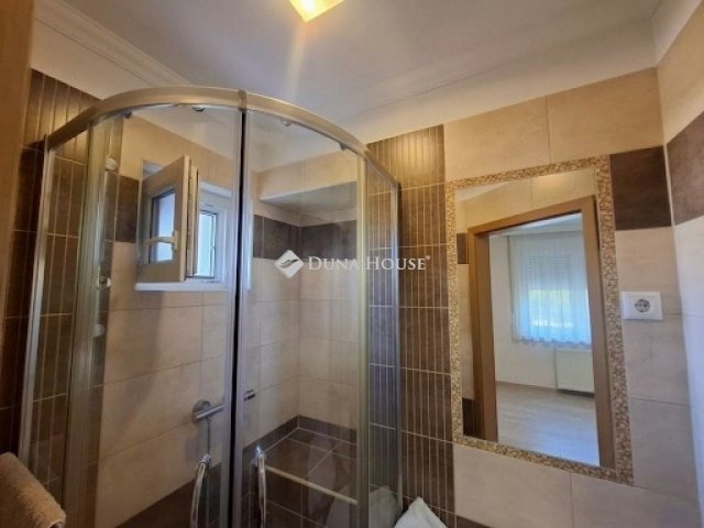 Eladó családi ház, Szegeden 155 M Ft, 4 szobás