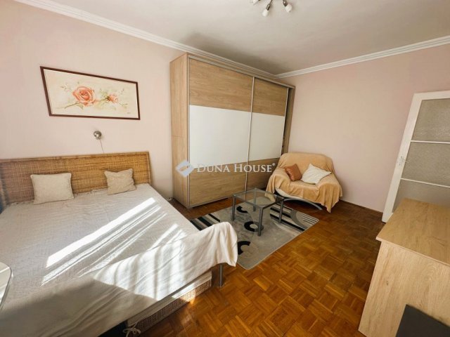 Kiadó téglalakás, albérlet, Kecskeméten 120 E Ft / hó