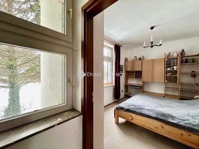 Eladó téglalakás, Pécsett 109 M Ft, 4 szobás