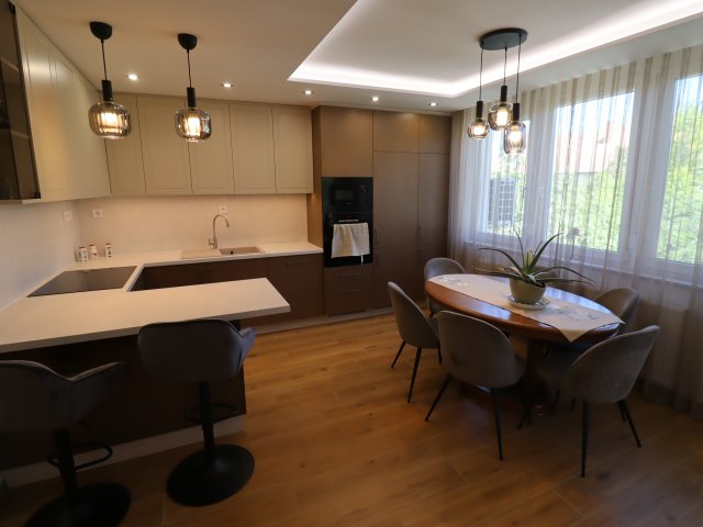 Kiadó családi ház, albérlet, Szegeden 500 E Ft / hó, 3+1 szobás