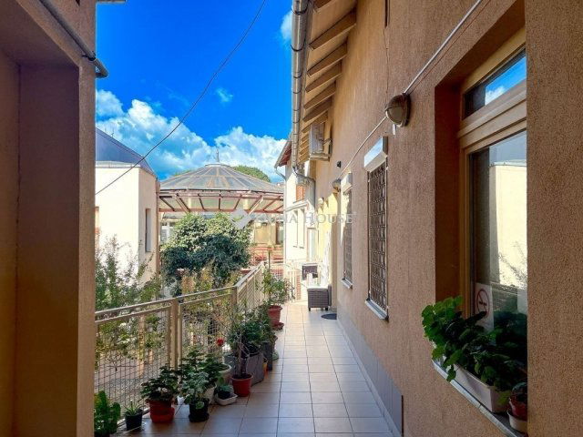 Eladó téglalakás, Siófokon 89 M Ft, 1 szobás