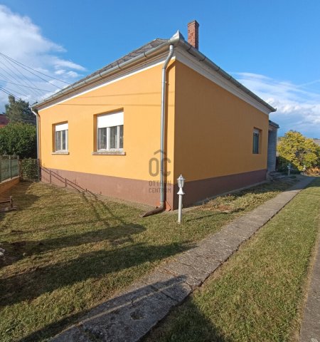 Eladó családi ház, Tótszentmártonon 24.9 M Ft, 7 szobás