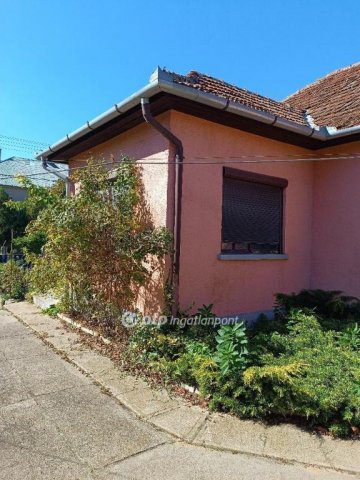 Eladó családi ház, Nyírbátorban 24.5 M Ft, 3 szobás