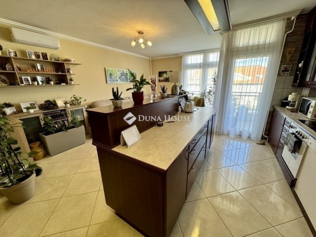 Eladó téglalakás, Kecskeméten 87.9 M Ft, 2+2 szobás