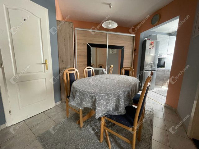 Eladó téglalakás, Tatabányán 89.9 M Ft, 4 szobás