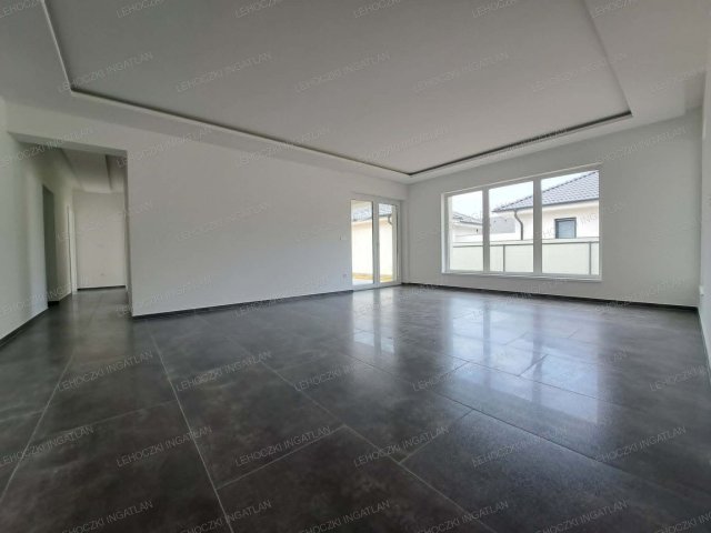 Eladó családi ház, Nyíregyházán 177 M Ft, 5 szobás