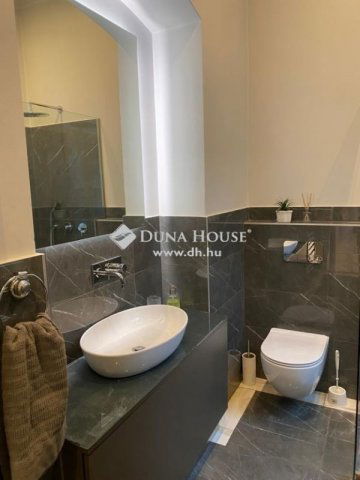 Eladó téglalakás, Budapesten, VI. kerületben 329.8 M Ft